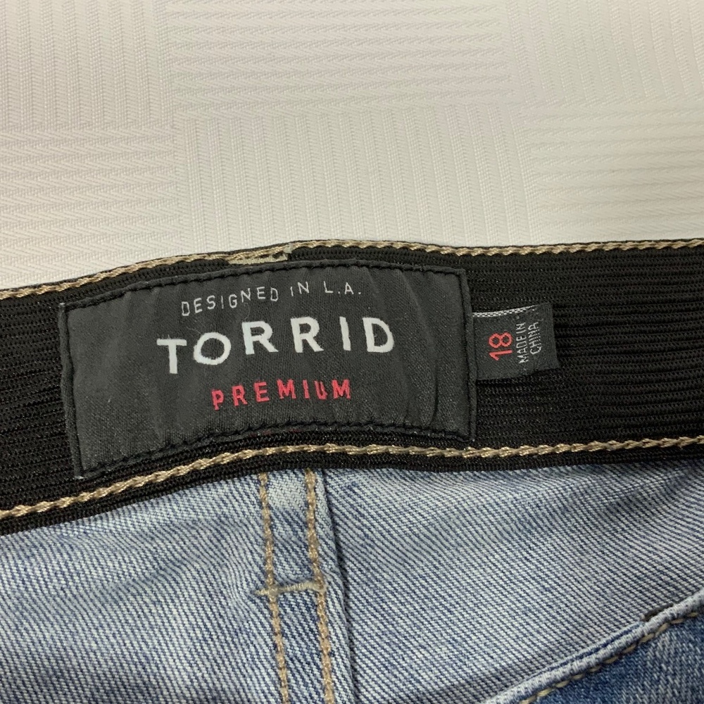 Torrid Crop Sky High Skinny Premium - SZ 18 - Picture 10 of 13
